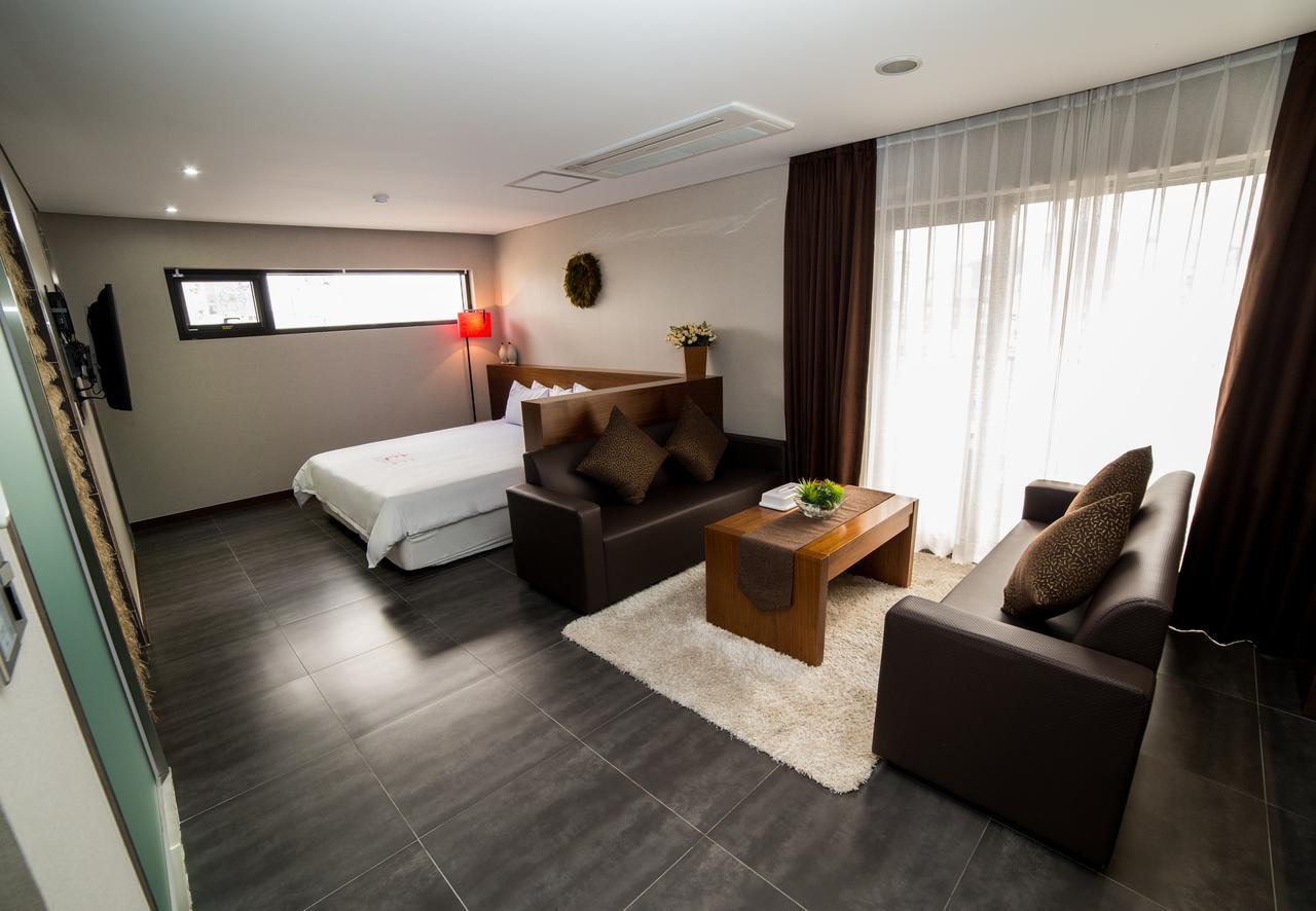Reve Business Hotel Jeju Exterior photo