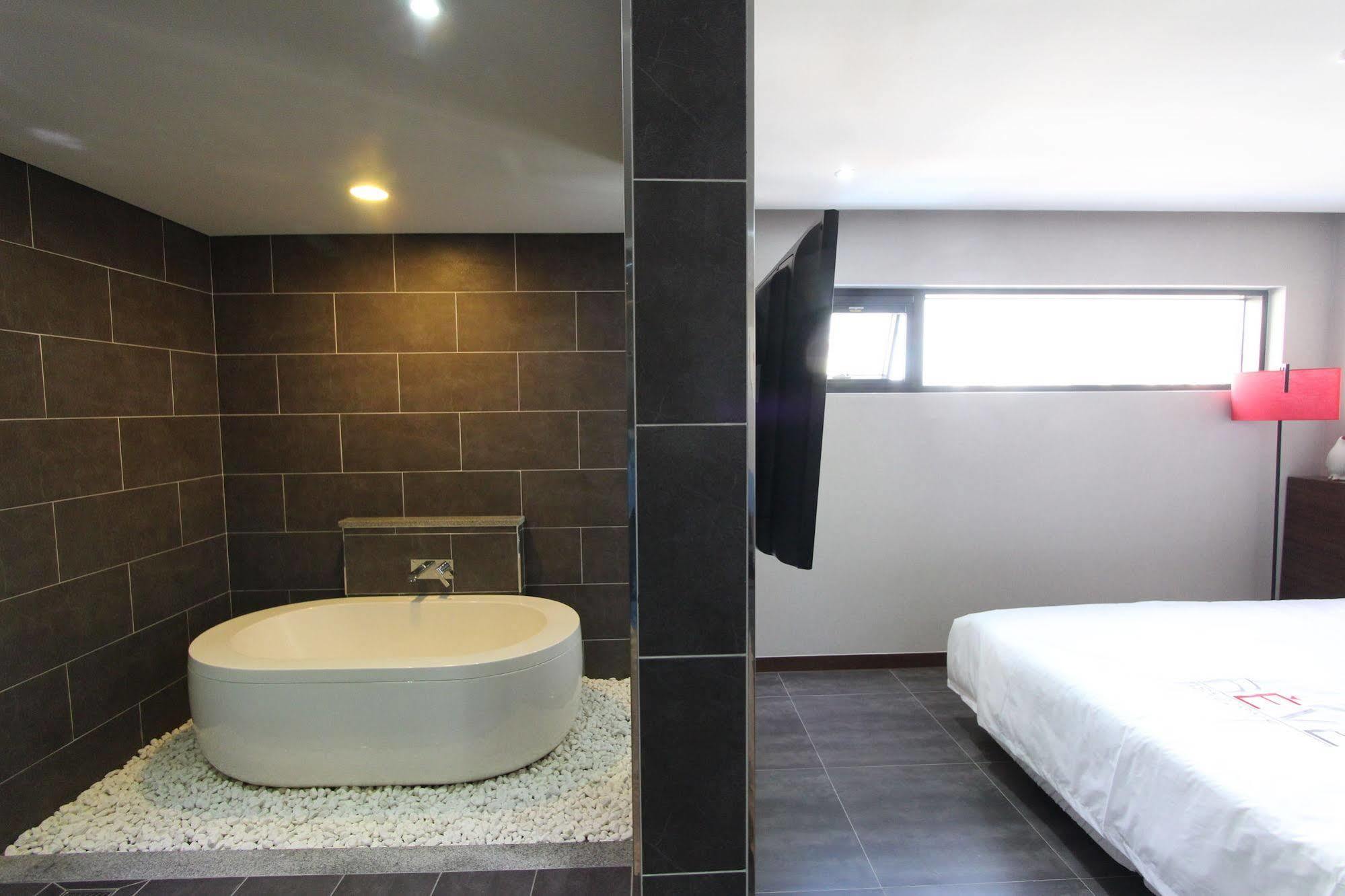 Reve Business Hotel Jeju Exterior photo